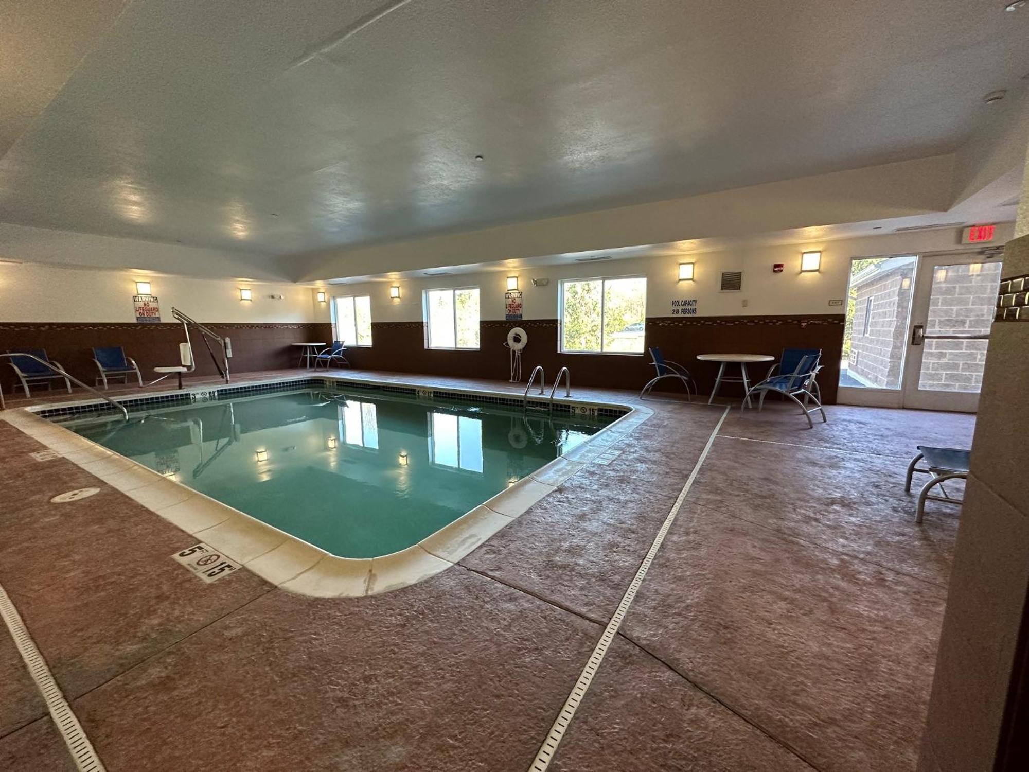 Holiday Inn Express Belle Vernon Buitenkant foto